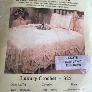 TWIN Luxury crochet dust ruffle